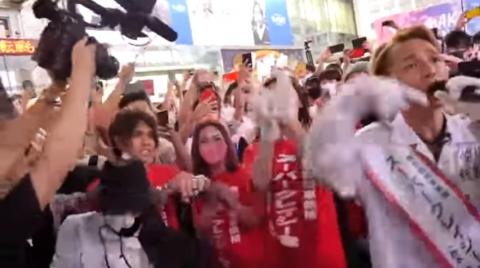 東京都知事選挙2020でスーパークレイジー君 西本誠氏が若者に爆発的人気! 東京都知事選挙2020でスーパークレイジー君 西本誠氏が若者に爆発的人気!